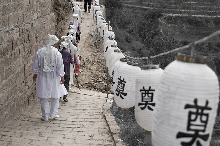 活人生辰八字装在坛子里埋_把活人生辰八字埋了_埋生辰八字会怎么样